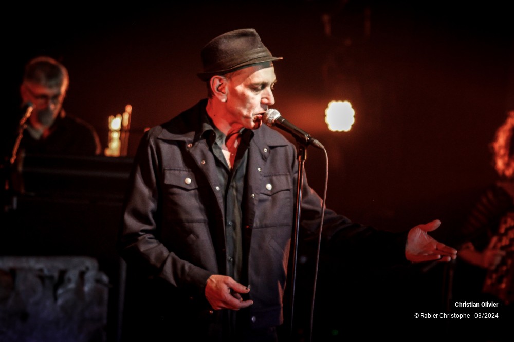 32/56 photos du spectacle Christian Olivier