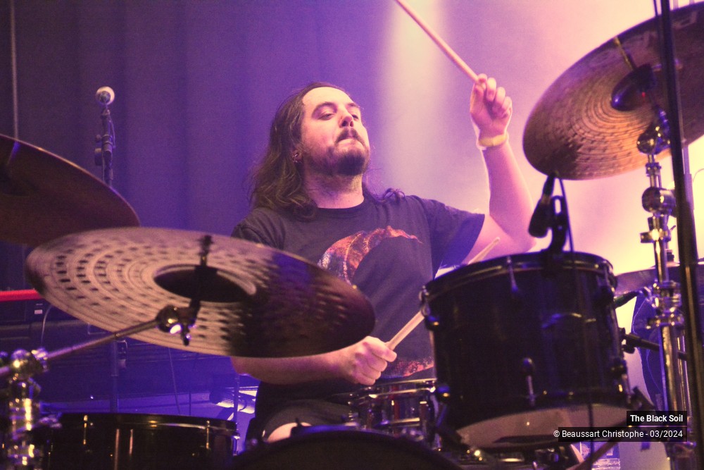 16/26 photos du spectacle The Black Soil