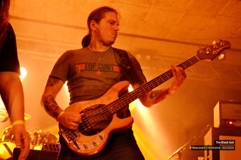 19/26 photos du spectacle The Black Soil