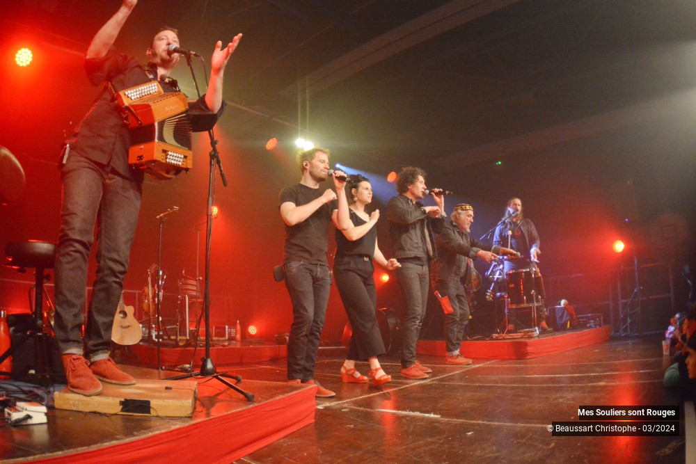 23/63 photos du spectacle Mes Souliers Sont Rouges