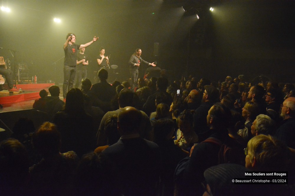 38/63 photos du spectacle Mes Souliers Sont Rouges