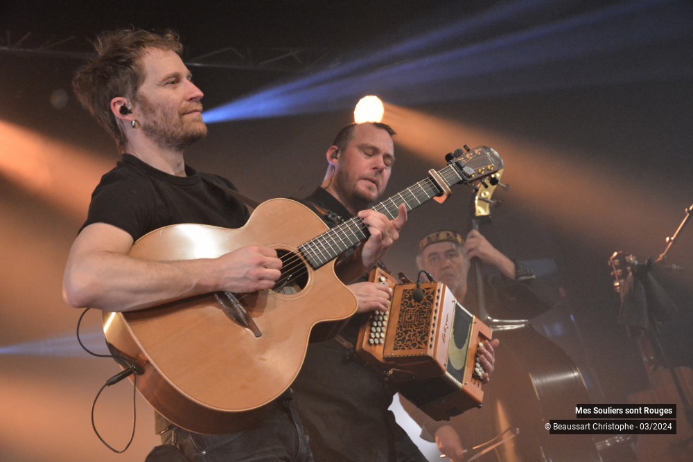 56/63 photos du spectacle Mes Souliers Sont Rouges