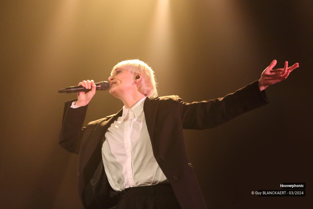 5/6 photos du spectacle Hooverphonic au splendid