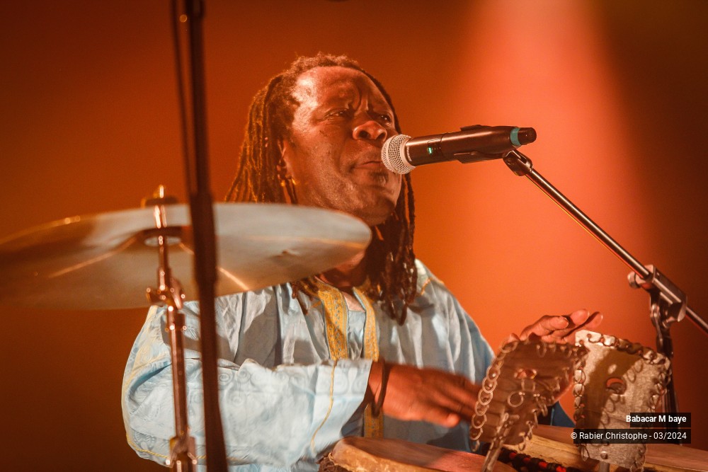 13/27 photos du spectacle Babacar Mbaye