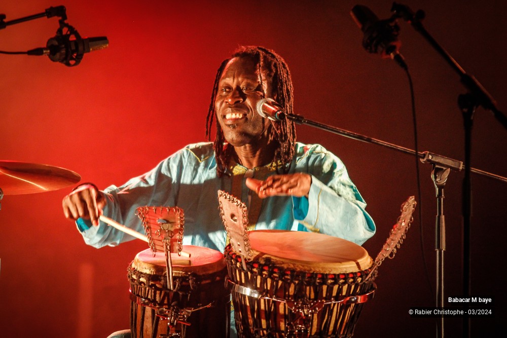26/27 photos du spectacle Babacar Mbaye