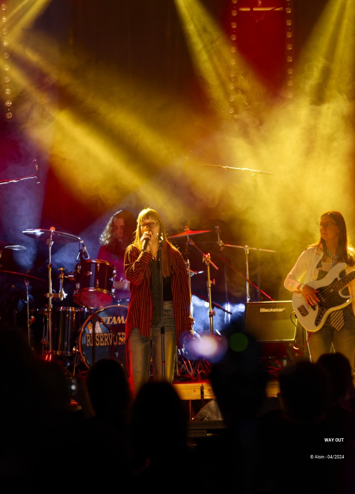 19/20 photos du spectacle AWAY OUT