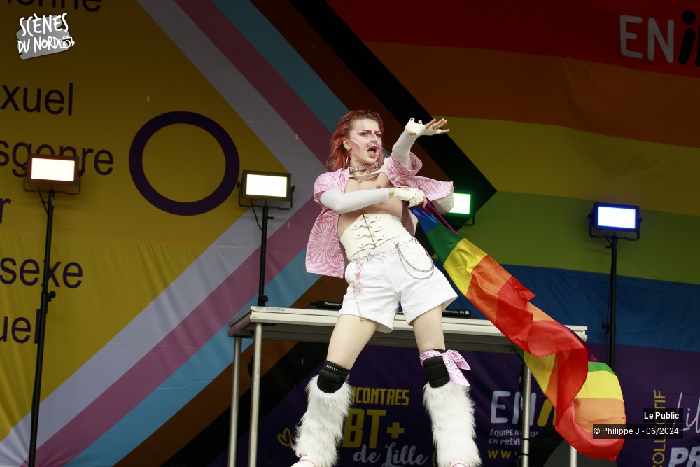4/10 photos du spectacle Gay Pride 2024 - Scène Ouverte