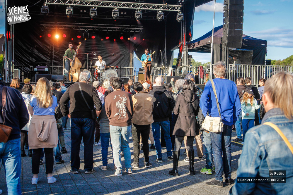 17/31 photos du spectacle Ambiance 2 au festival les agités du mélange 2024