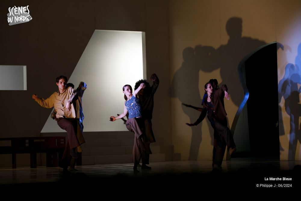 1/17 photos du spectacle La Marche Bleue