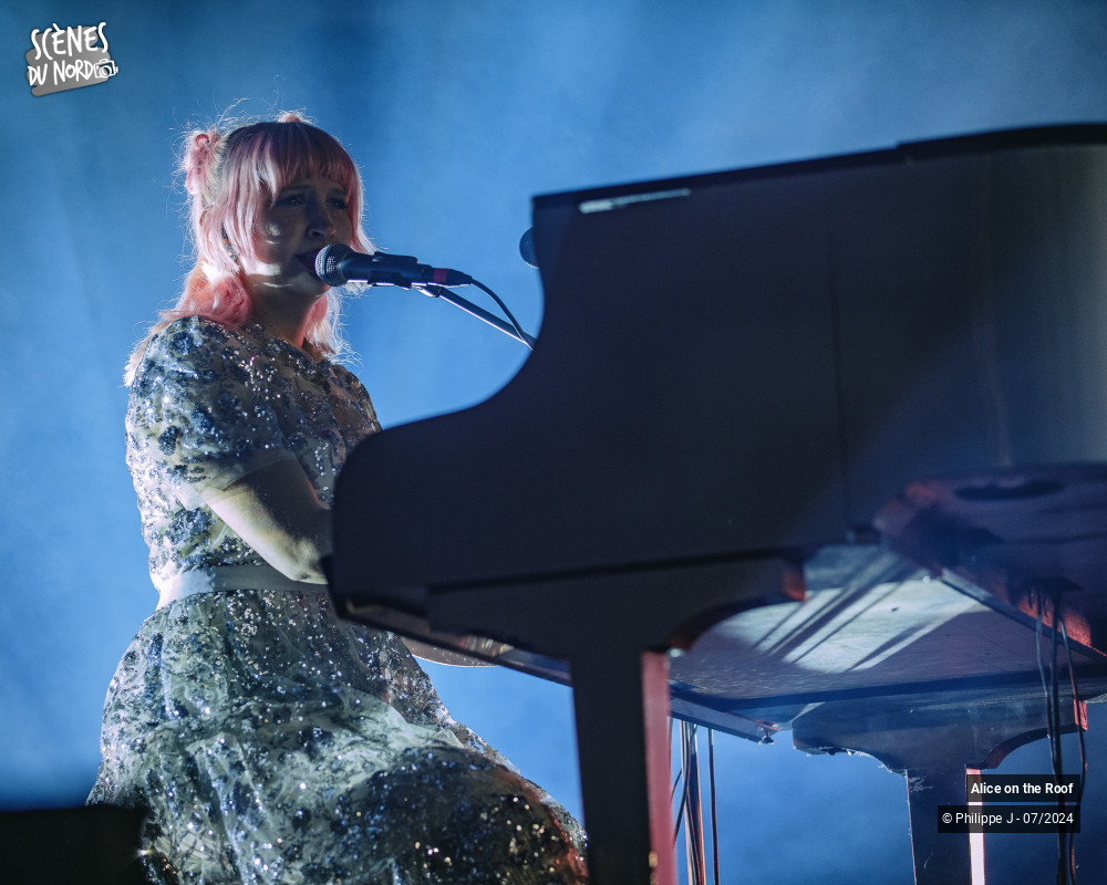 1/8 photos du spectacle Alice on the roof