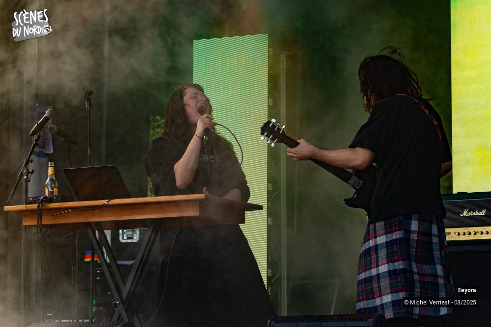 19/20 photos du spectacle Eeyora au Hush festival