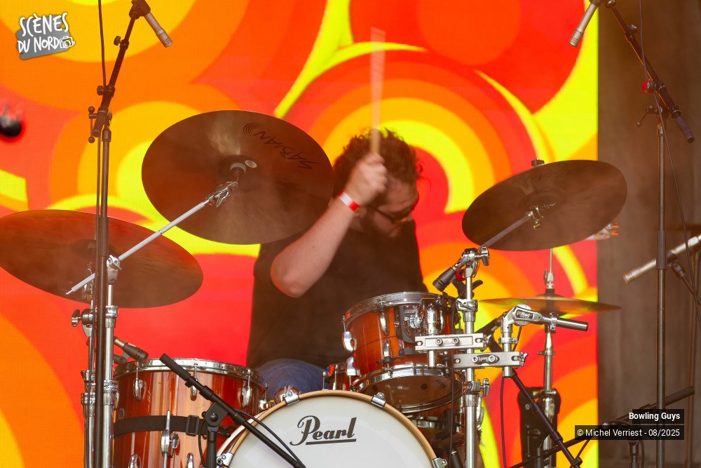 9/20 photos du spectacle Bowling Guys au Hush festival