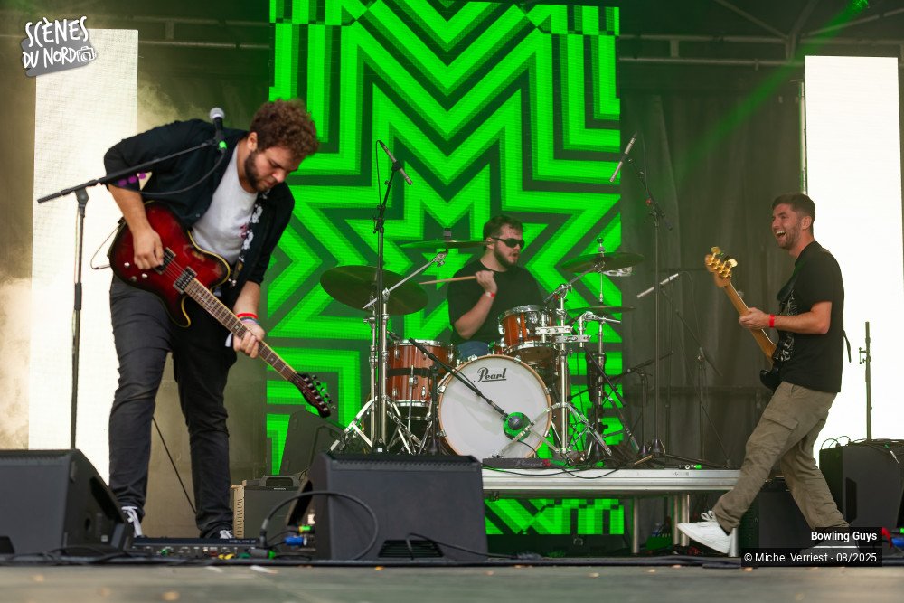 10/20 photos du spectacle Bowling Guys au Hush festival