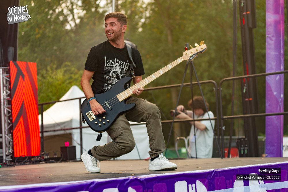 13/20 photos du spectacle Bowling Guys au Hush festival