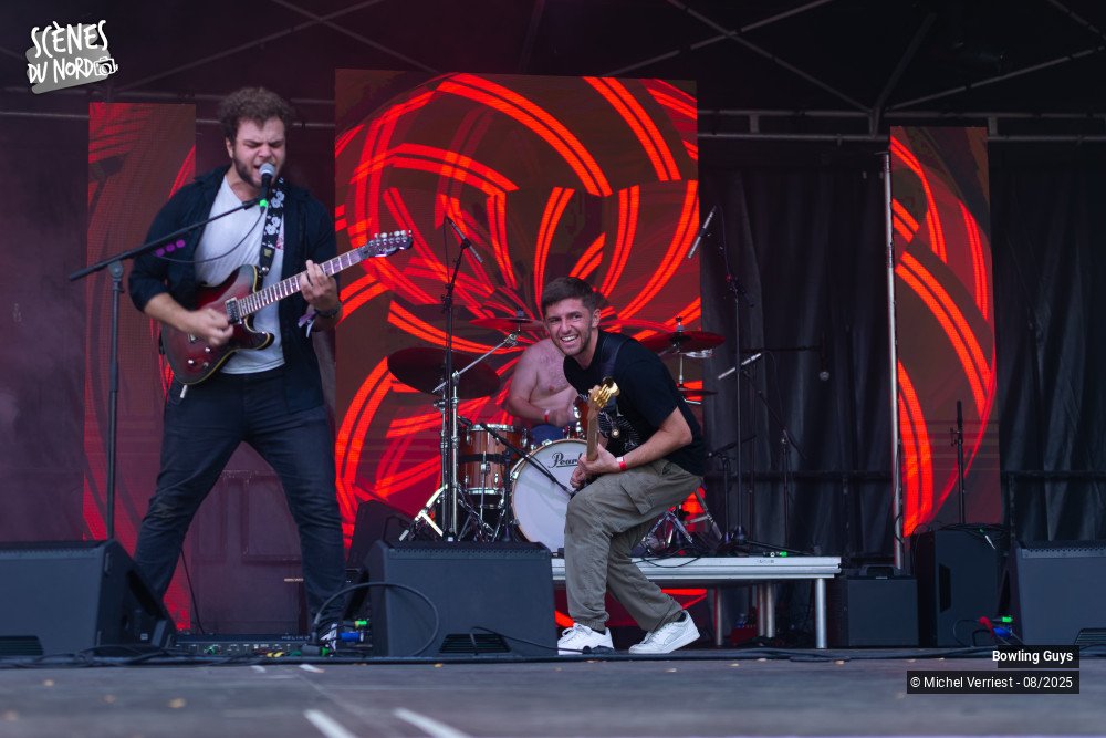 14/20 photos du spectacle Bowling Guys au Hush festival