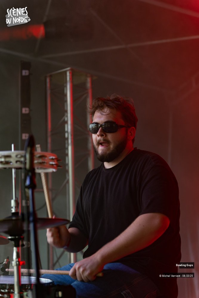 16/20 photos du spectacle Bowling Guys au Hush festival