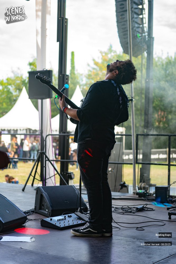19/20 photos du spectacle Bowling Guys au Hush festival