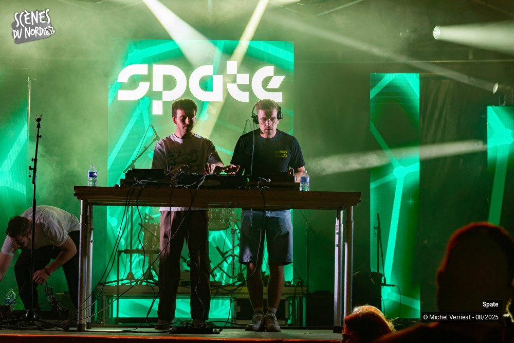 1/20 photos du spectacle Spate au Hush festival