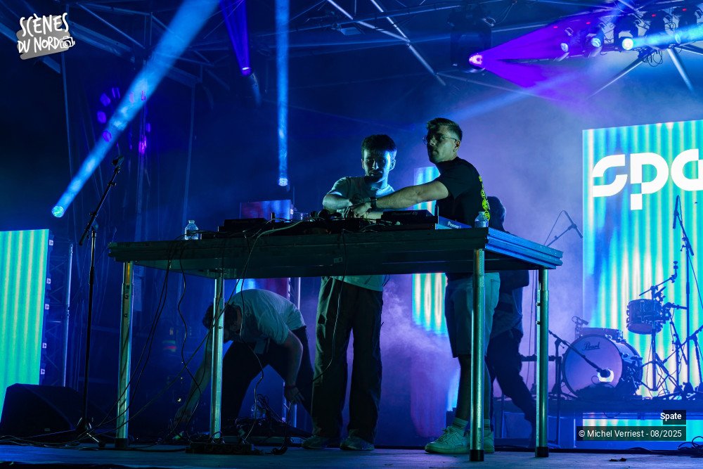 4/20 photos du spectacle Spate au Hush festival