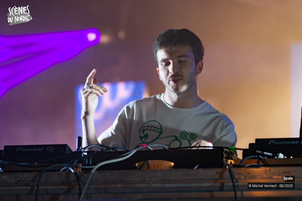 5/20 photos du spectacle Spate au Hush festival