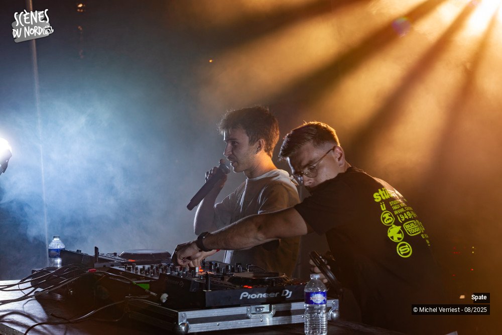 8/20 photos du spectacle Spate au Hush festival