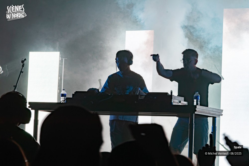 13/20 photos du spectacle Spate au Hush festival