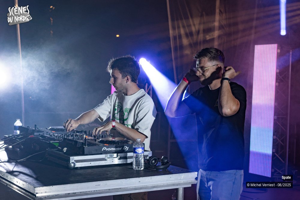 19/20 photos du spectacle Spate au Hush festival