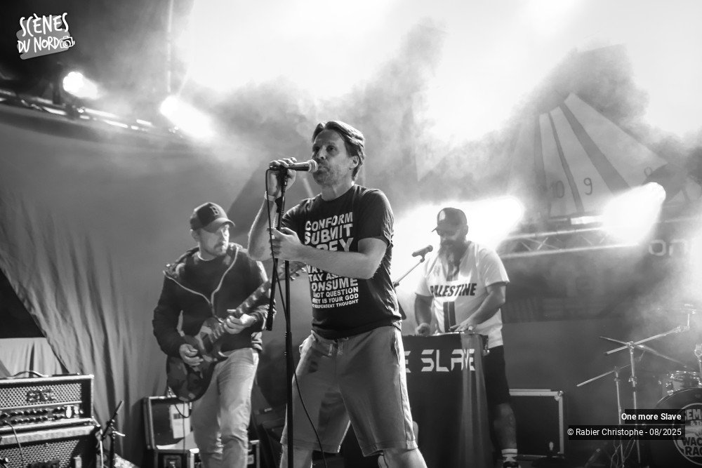 18/20 photos du spectacle One more slave