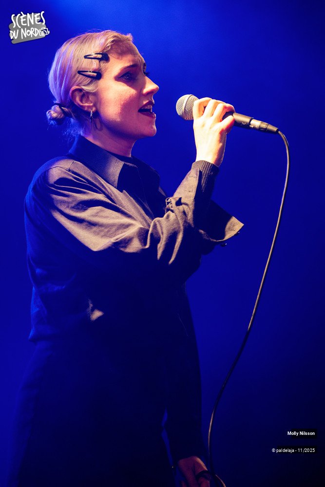 2/12 photos du spectacle Molly Nilsson