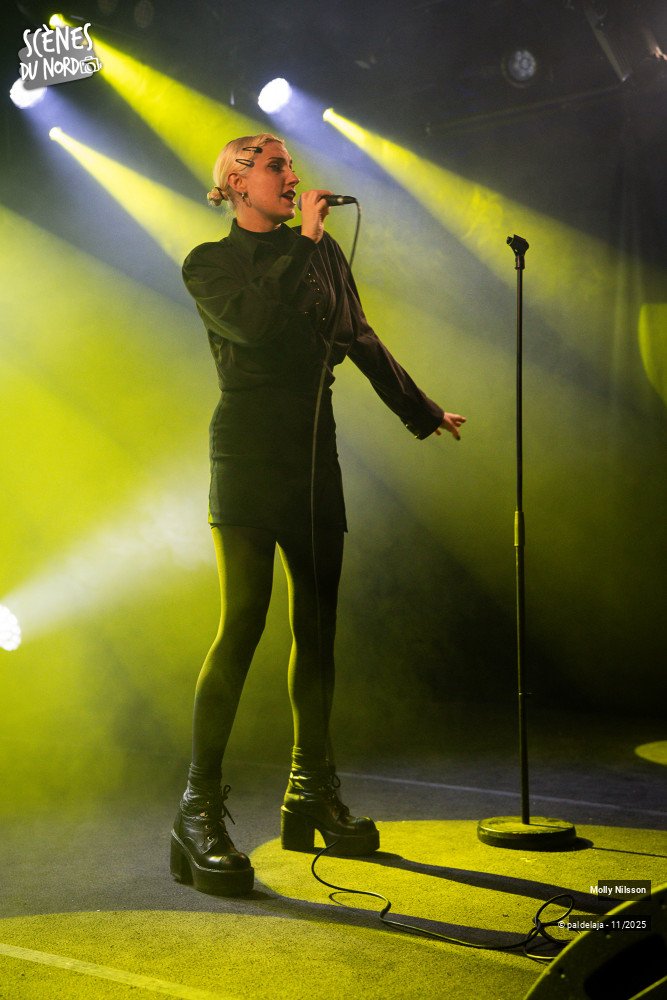 5/12 photos du spectacle Molly Nilsson