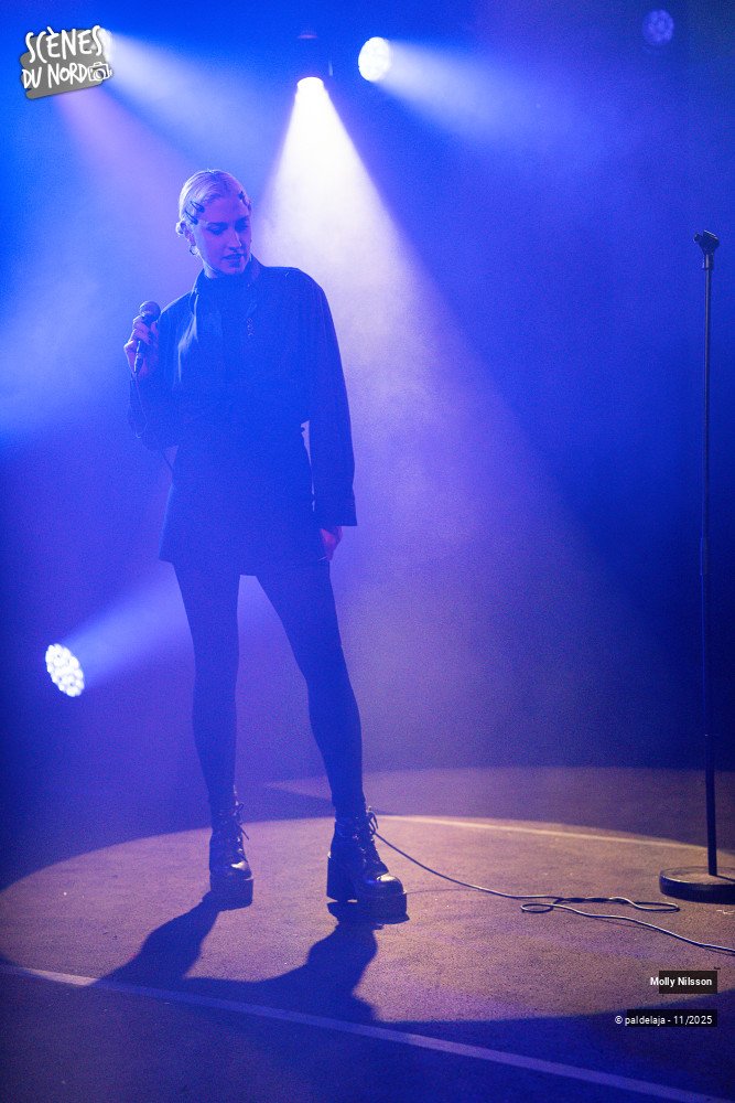 6/12 photos du spectacle Molly Nilsson