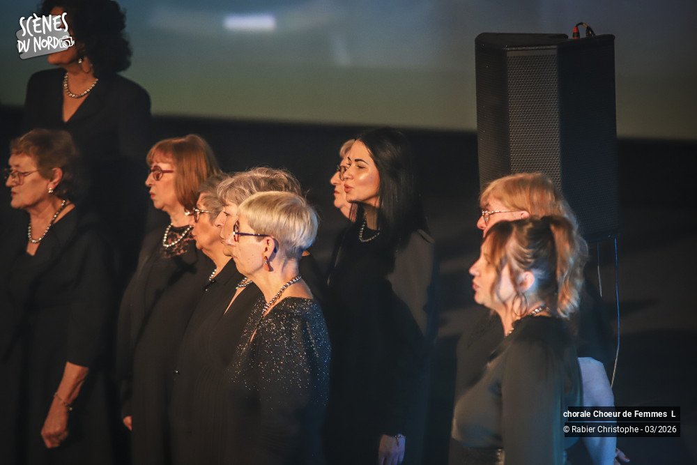 18/20 photos du spectacle Le choeur de Femmes L - L se projette