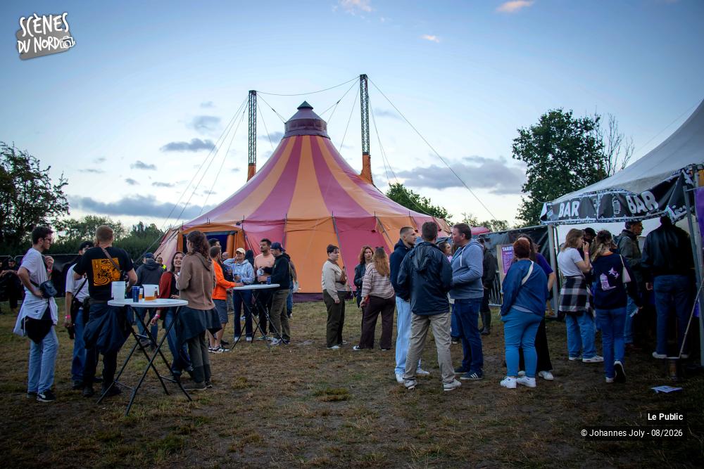 8/16 photos du spectacle Photos d'ambiance au HusH Festival